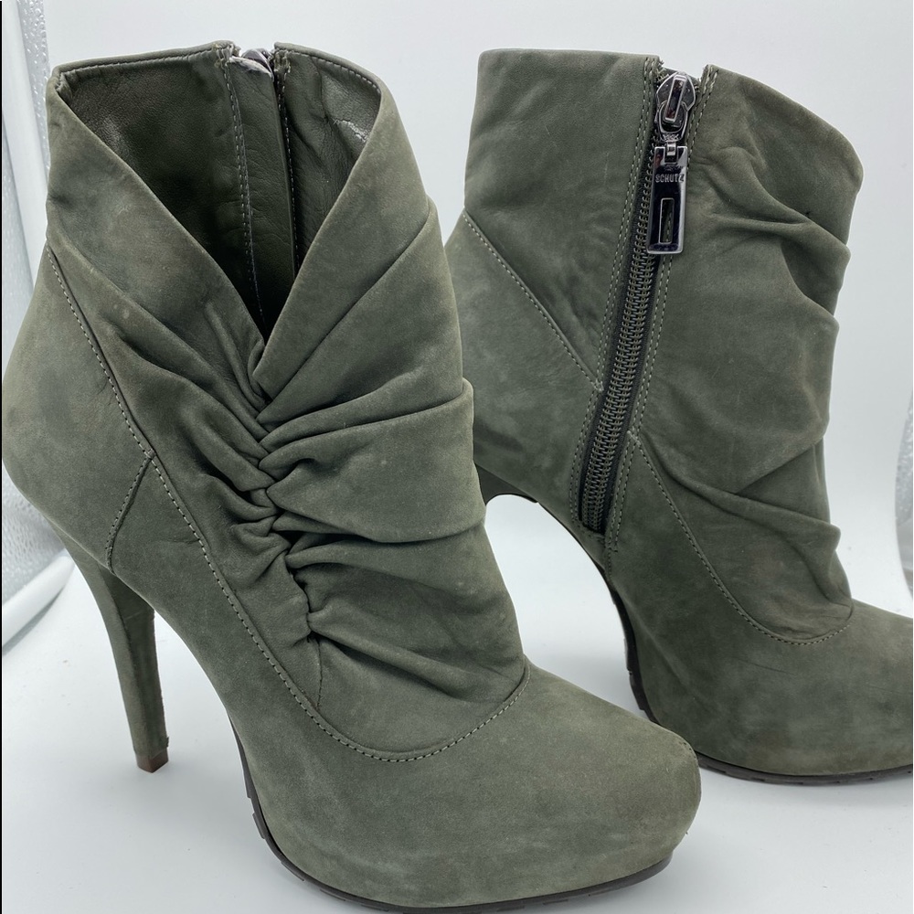Schutz Booties 6 Green. Like New!
